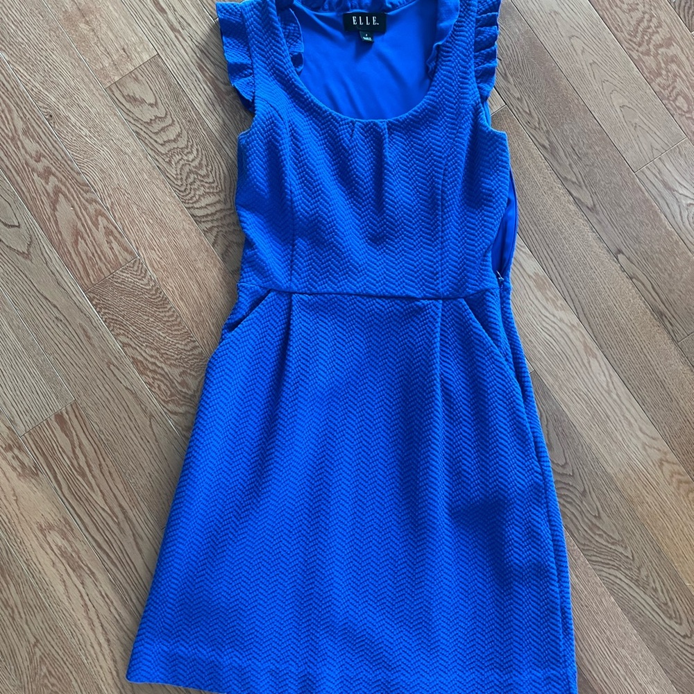 Elle blue fitted dress with pockets